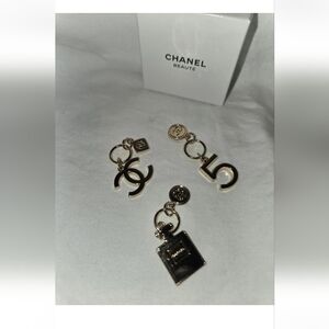 Logo Goldtone Charm Set